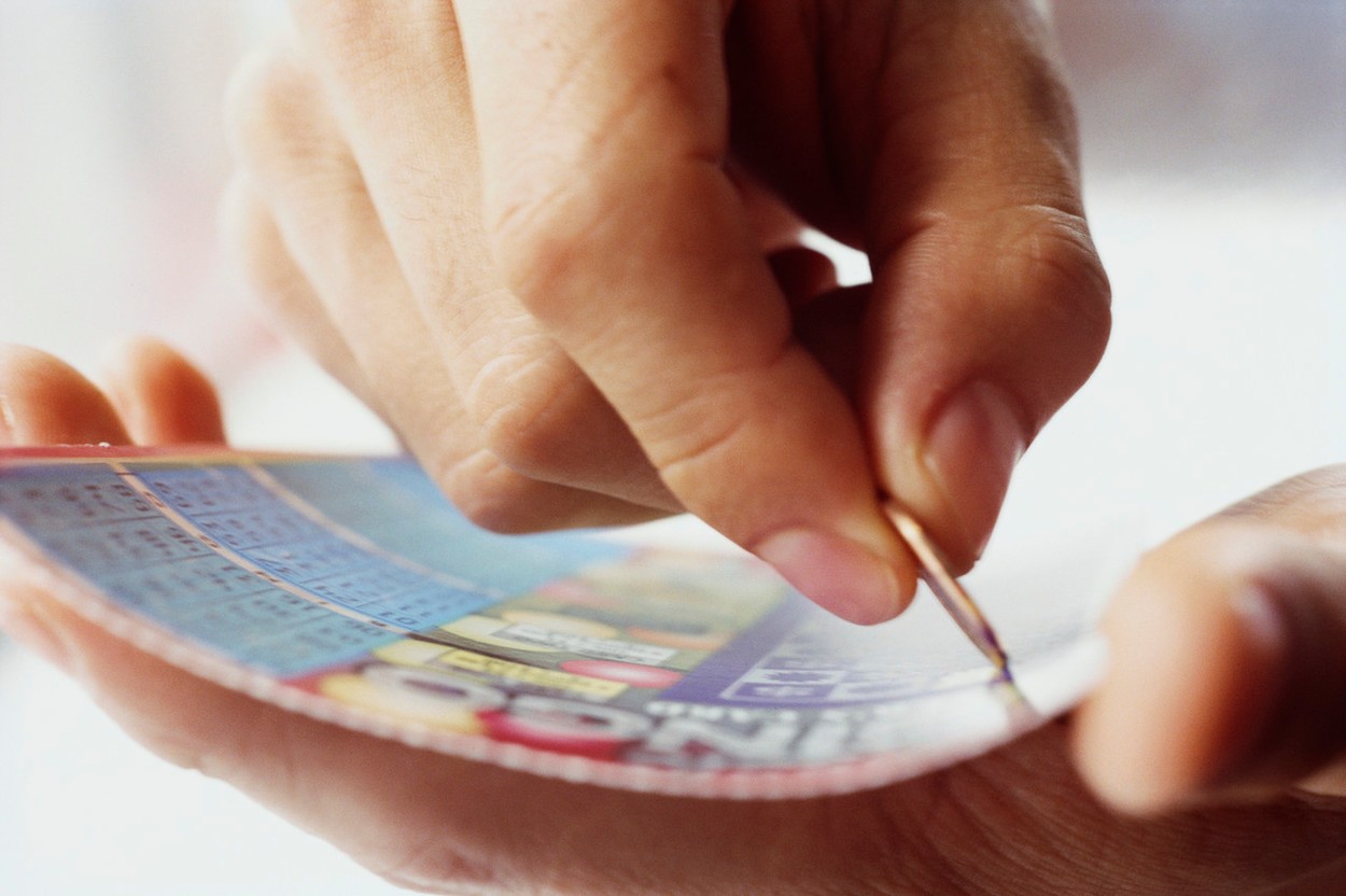 Are you running a company and planning to participate in a sports event in the near future, but have no idea of the ideal solution to stand out from your many competitors in the market? How about trying the personalized scratch ticket? Simple to design, practical, not bulky, this tool, which at first glance is used for fun, has nevertheless proven itself and continues to do so when it comes to customer loyalty. Want to know more? You will be served in the following lines! Are you running a company and planning to participate in a sports event in the near future, but have no idea of the ideal solution to stand out from your many competitors in the market? How about trying the personalized scratch ticket? Simple to design, practical, not bulky, this tool, which at first glance is used for fun, has nevertheless proven itself and continues to do so when it comes to customer loyalty. Want to know more? You will be served in the following lines!