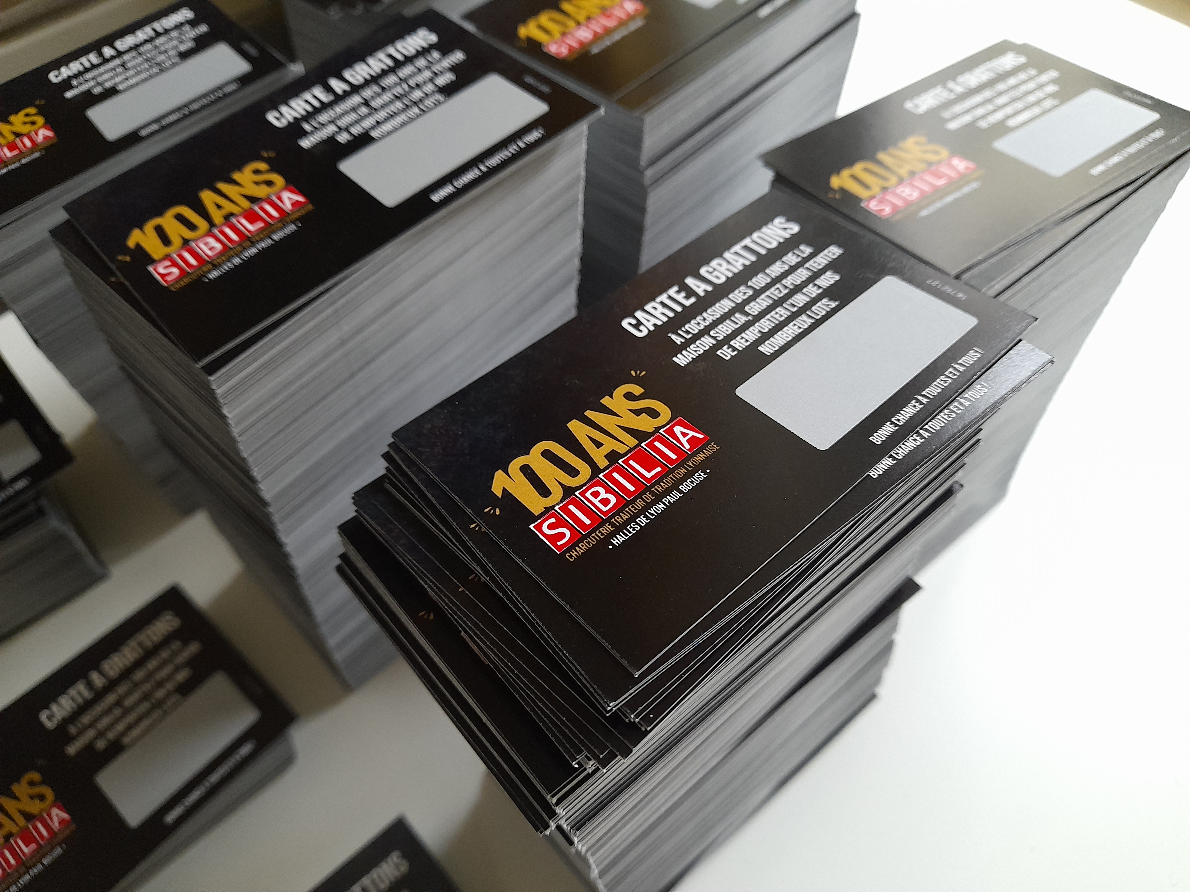 It was in the 1980s that the scratch ticket experienced a success that has not waned since. The years go by, and it is still very popular with the French. Beyond personal pleasure in fetching your newspaper, the scratch card is also used as a means of communication by companies, while others honor it in various commercial animations. But why does it work so well, and how can it be used effectively for your business? It was in the 1980s that the scratch ticket experienced a success that has not waned since. The years go by, and it is still very popular with the French. Beyond personal pleasure in fetching your newspaper, the scratch card is also used as a means of communication by companies, while others honor it in various commercial animations. But why does it work so well, and how can it be used effectively for your business?