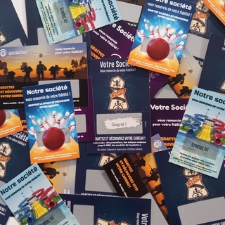 Les bowlings, billards, escape games, laser games, parcs d'attractions, parcs à thème, centres de loisirs, les musées, galeries d'art, les zoos et les aquariums, les entreprises de location d'équipements de loisirs tels que des vélos, des kayaks et des planches à voile peuvent tous tirer parti de ces visuels pour promouvoir leur marque et leurs produits. Avec la possibilité de personnaliser ces tickets avec leurs propres logos, textes et lots cachés, ils peuvent facilement créer des campagnes de marketing originales et efficaces. Les bowlings, billards, escape games, laser games, parcs d'attractions, parcs à thème, centres de loisirs, les musées, galeries d'art, les zoos et les aquariums, les entreprises de location d'équipements de loisirs tels que des vélos, des kayaks et des planches à voile peuvent tous tirer parti de ces visuels pour promouvoir leur marque et leurs produits. Avec la possibilité de personnaliser ces tickets avec leurs propres logos, textes et lots cachés, ils peuvent facilement créer des campagnes de marketing originales et efficaces.